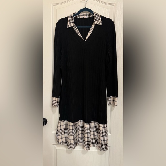 Black Long-Sleeve V-Neck Dress with Plaid Trim - Picture 4 of 8